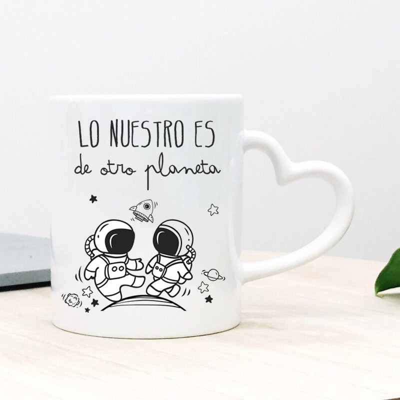 Taza asa corazón "Lo nuestro es de otro planeta"