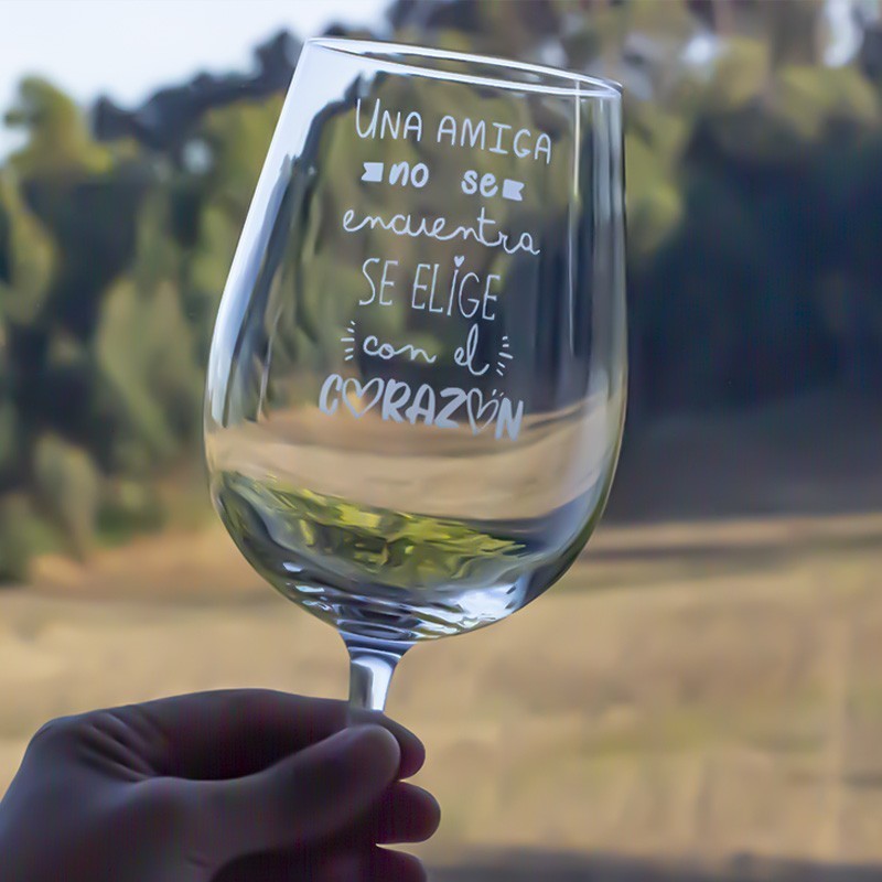 Copa de vino "Una amiga no se encuentra"
