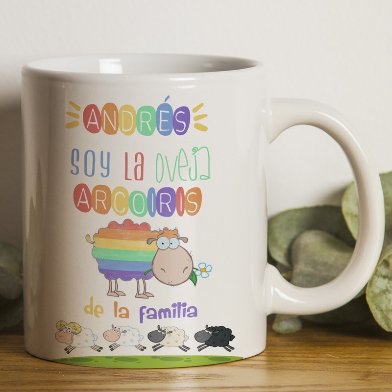 Taza "Soy la oveja arcoiris de la familia"