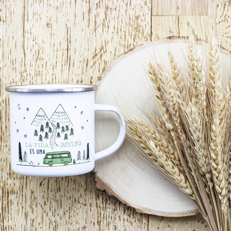 Taza vintage "La vida es una aventura"